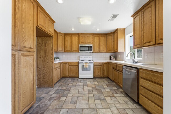 Building Photo - 23440 Mashie Ct