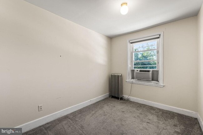 Building Photo - 4840 Ogle St