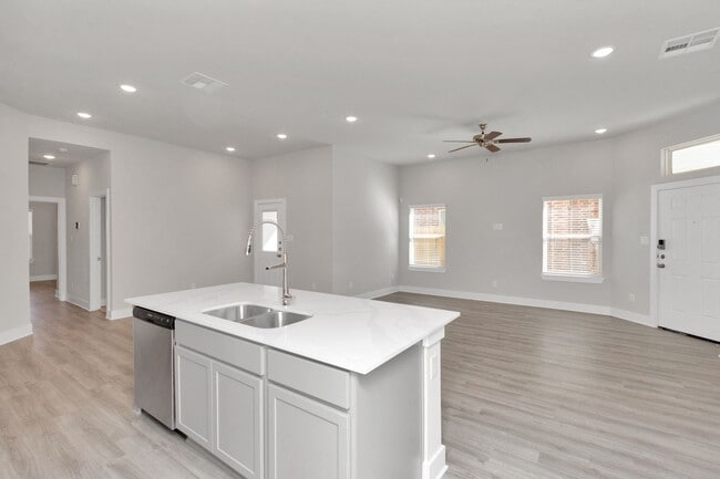 Building Photo - 7310 Coconut Bay Dr