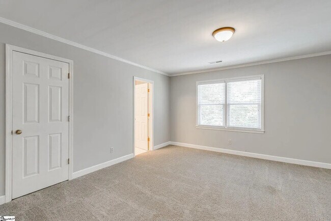 Building Photo - 9 Hillington Pl