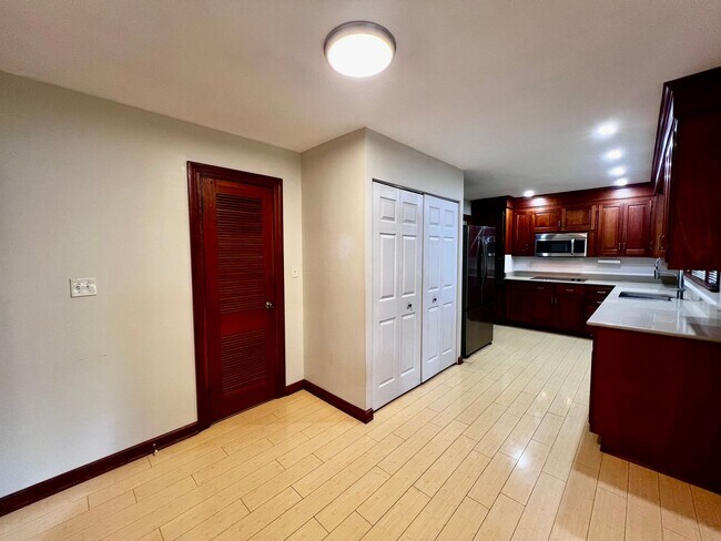 Building Photo - STUNNING home with fully finished BASEMENT!!!