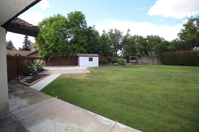 Building Photo - NE Fresno Home with Huge Yard and RV Parking