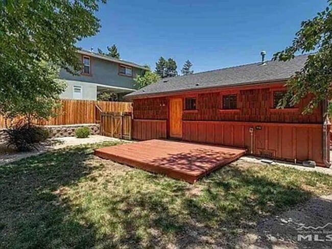Building Photo - Your Dream Home Awaits! Available in June!