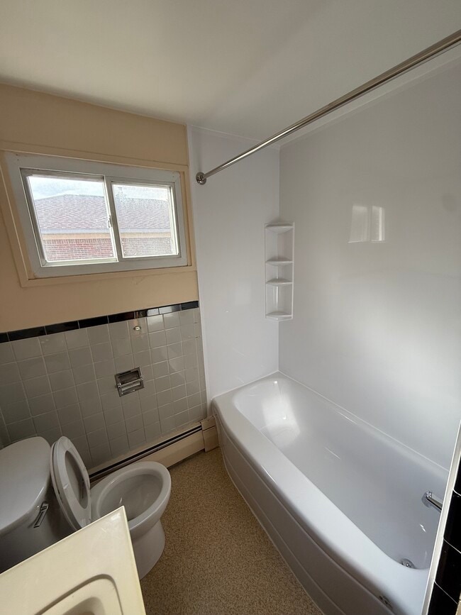 Building Photo - 1020 Beach Rd