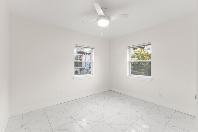 Building Photo - 211 37th St S