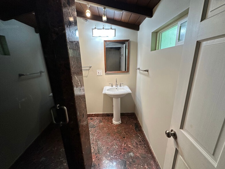 Master bath entrance - 10809 Huston St