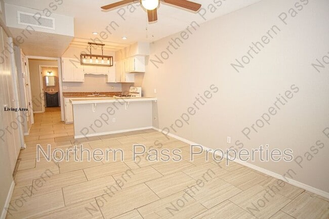 Building Photo - 1025 E Eighth