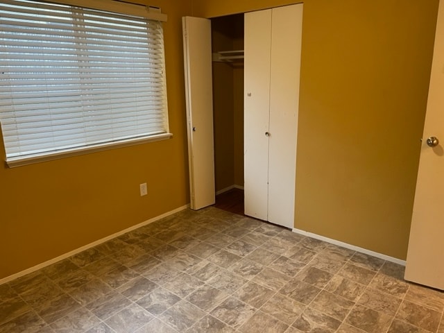 Building Photo - 2255 Highview Ln W