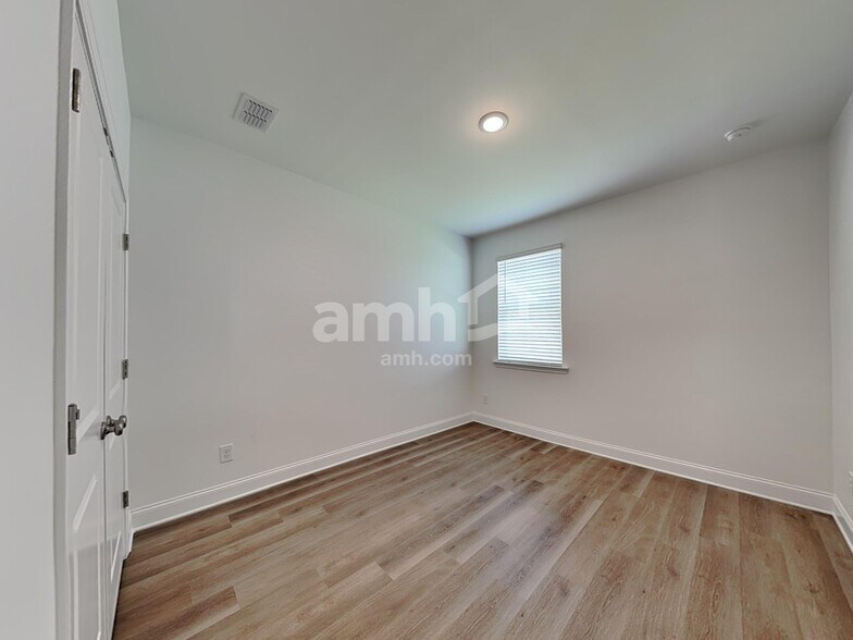 Building Photo - 1675 Soapstone Rd