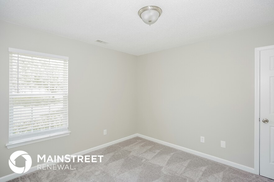 Building Photo - 135 Bellelaine Dr