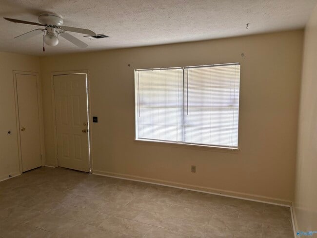 Building Photo - 6204 Menifee Dr NW