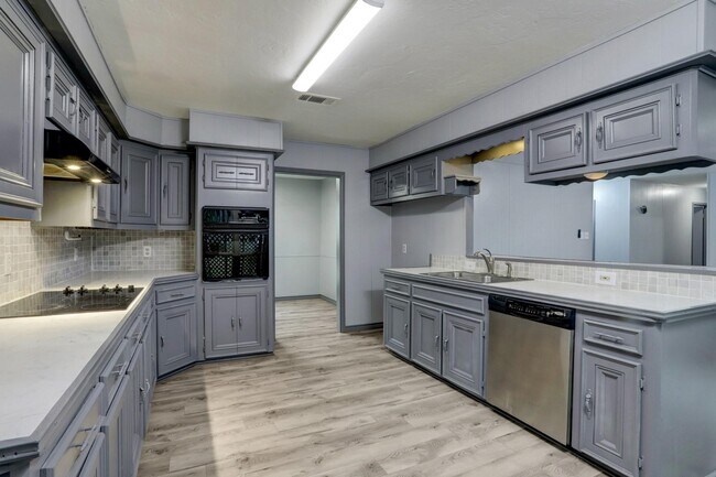 Building Photo - 10407 Fairview Dr