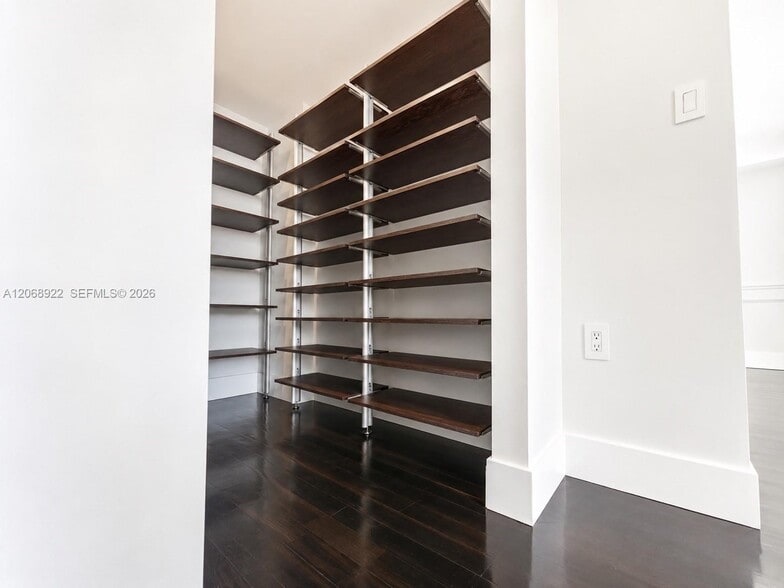 Building Photo - 1700 NW North River Dr