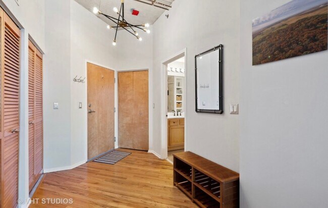 Building Photo - 6 S Laflin St