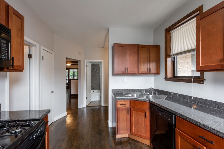 Building Photo - 3823 N Drake Ave