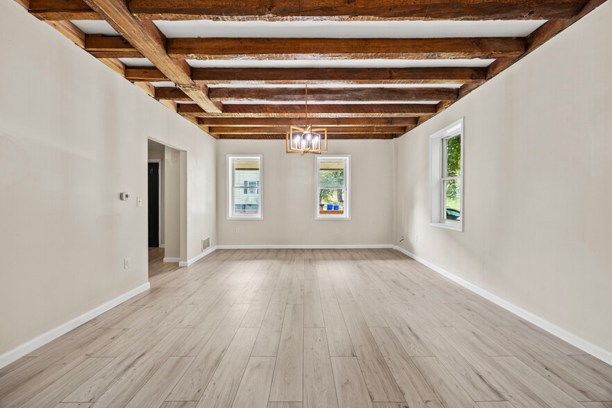 Building Photo - 16 School St