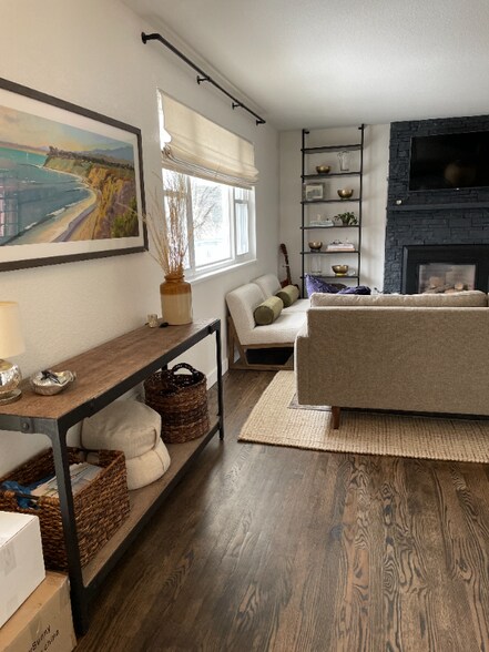 Building Photo - 4240 Aurora Ave