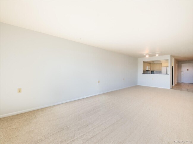 Building Photo - 372 Main St