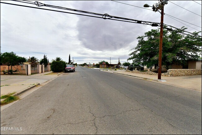 Building Photo - 10565 Murphy St