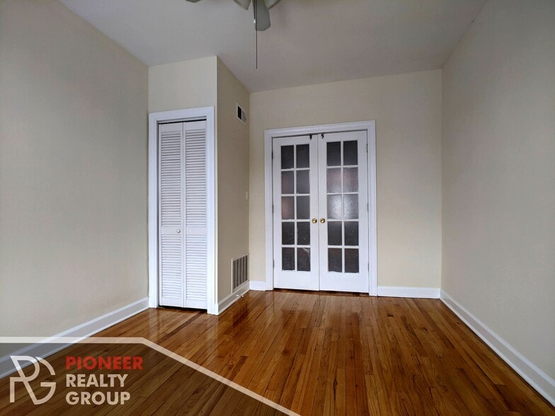 Building Photo - 555 W Aldine Ave