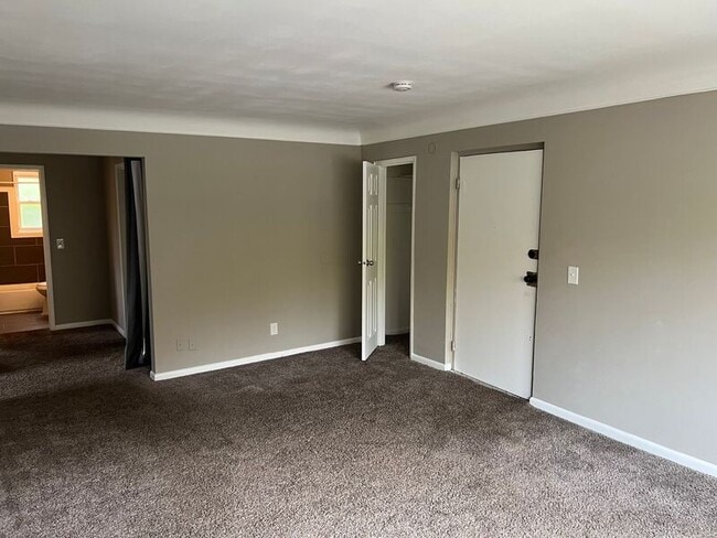 Building Photo - 2828 Westknolls Ln