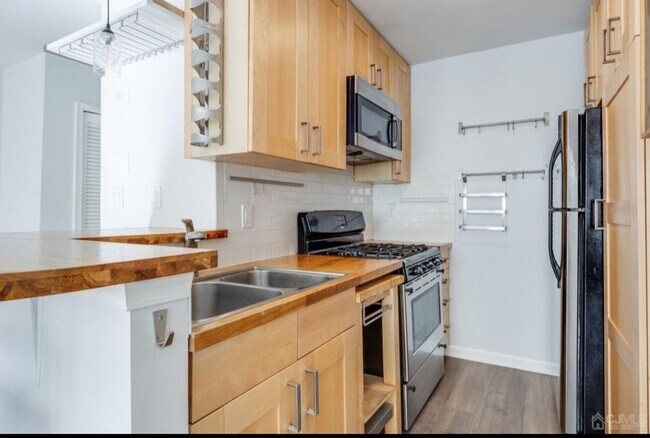 Building Photo - 117 Longfield Ct