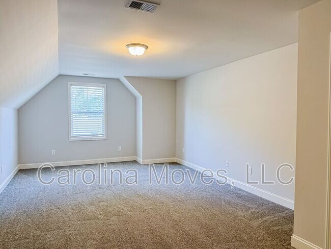Building Photo - 5 Sweetspire Ln