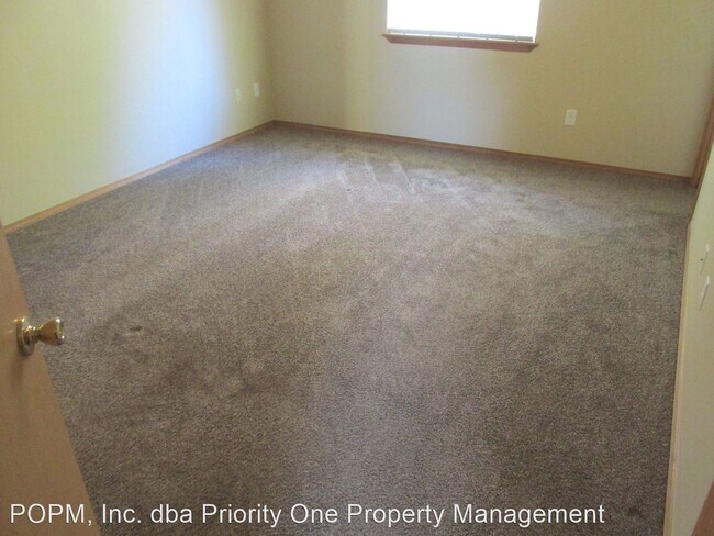 Building Photo - 3 br, 2.5 bath House - 546  SE Beavercreek...