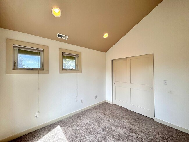 Building Photo - 1409 N Northgate Way