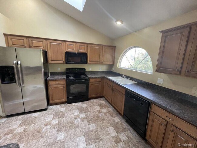 Building Photo - 298 Lake Meadow Dr