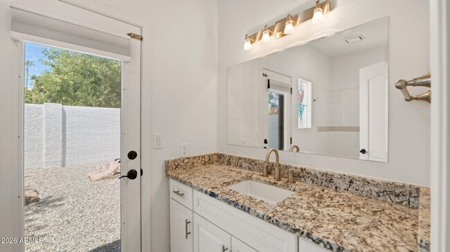 Building Photo - 8638 E Dahlia Dr