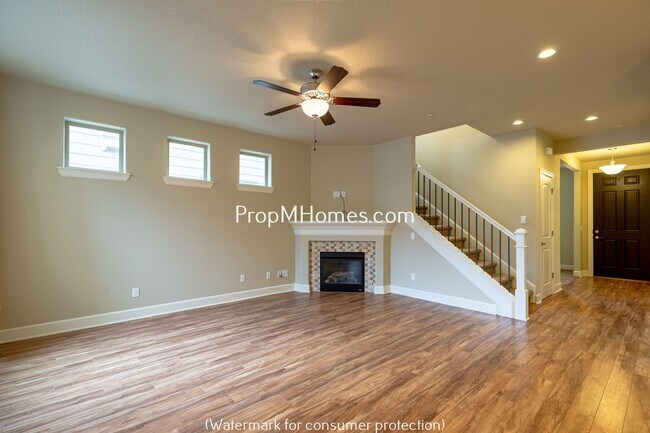 Building Photo - Beautiful Open Concept Four Bedroom Plus Office/Den in Villebois!