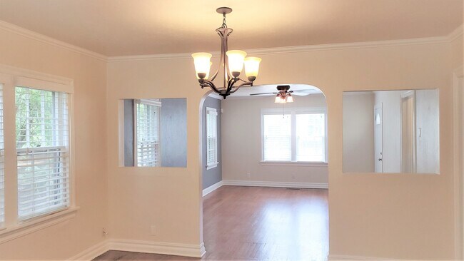 Building Photo - AMAZING 5 BED, 2 BATH MILLERS ADDITION NW OKC