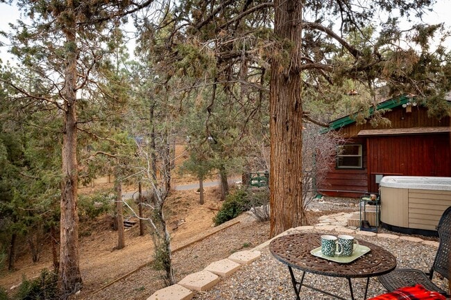 Building Photo - Cozy 2 Bedroom 1 Bathroom Home in Big Bear City