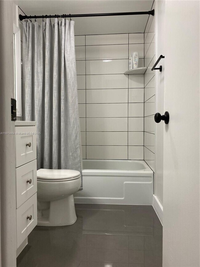 Building Photo - 581 Blue Heron Dr