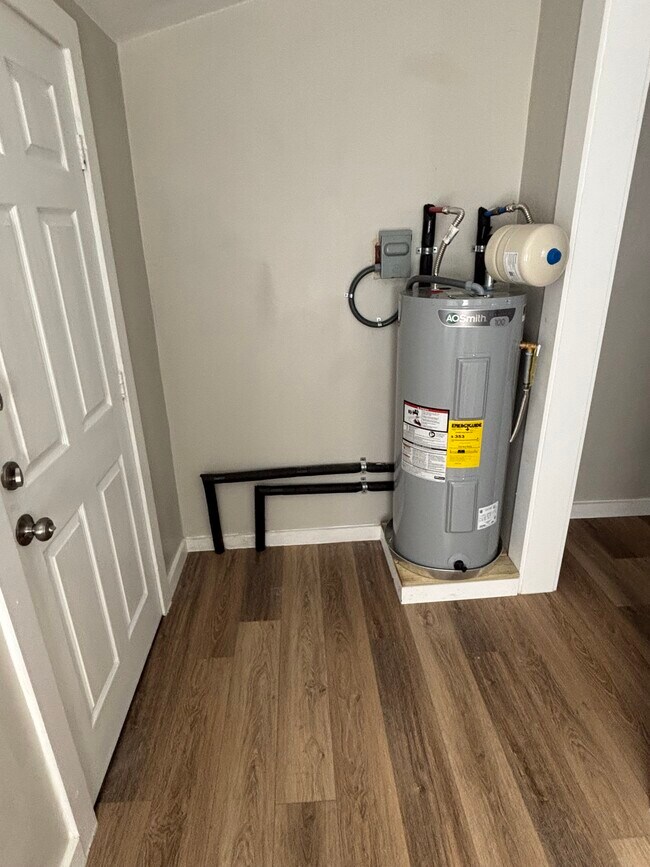 Building Photo - 143 E Baylor St