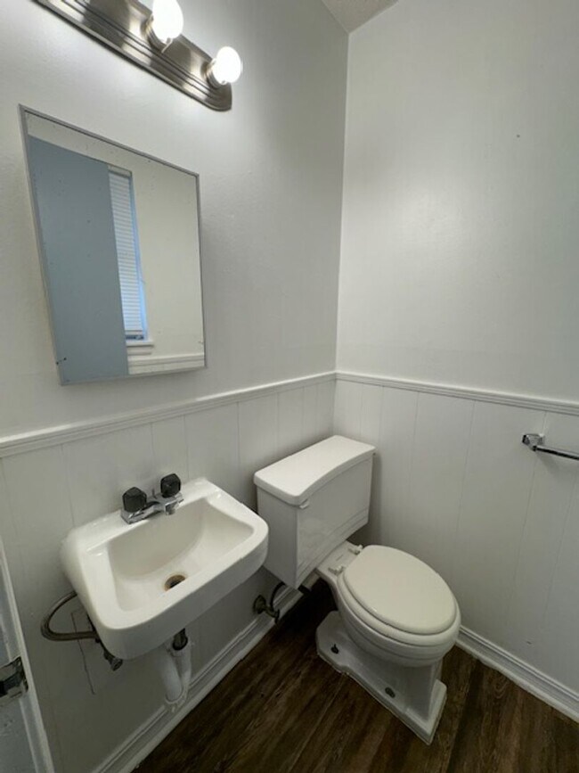 Building Photo - 3 bed 1.5 baths in Bethany!