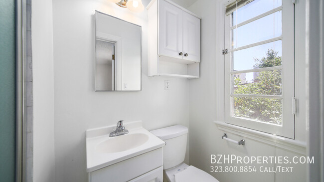 Building Photo - Updated 3Bedroom 3Bathroom In Prime Westwood