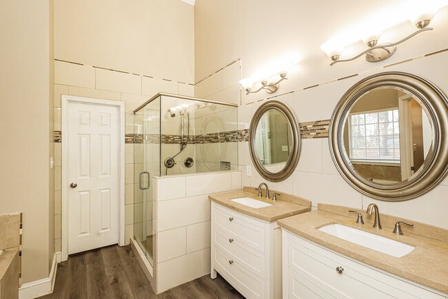 Building Photo - 215 Doe Hollow Trace