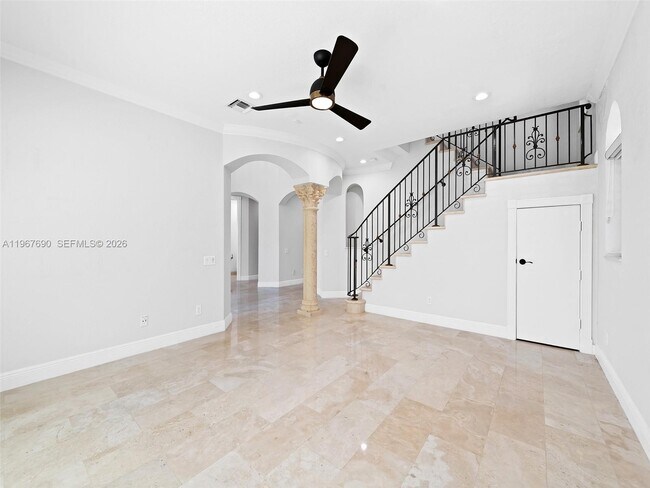 Building Photo - 827 SE 2nd Ct