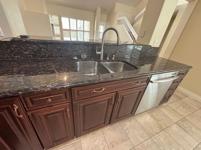 Building Photo - Beautiful 3 bed 2.5 bath townhouse in Spanish Trails!