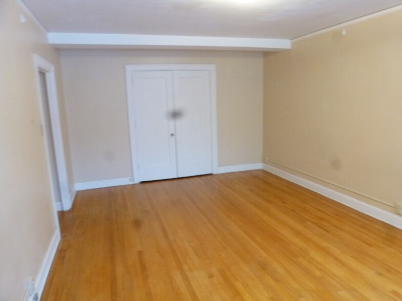 Building Photo - 440 N Park Ave