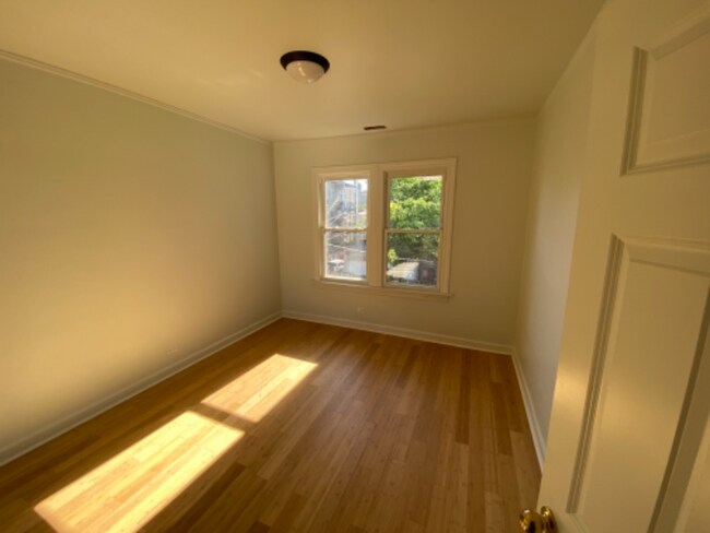 Building Photo - 1008 N Mozart St