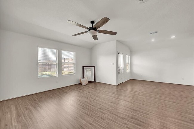 Building Photo - 119 Esparza Dr