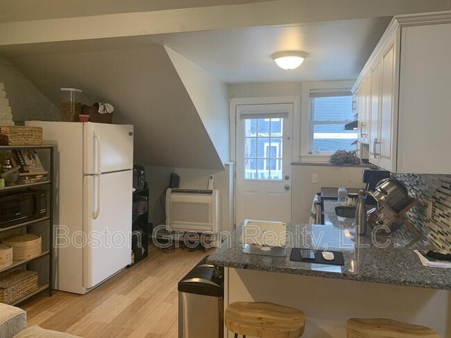 Building Photo - 315 Meridian St