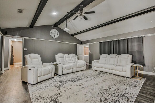 Building Photo - So many Amenities!