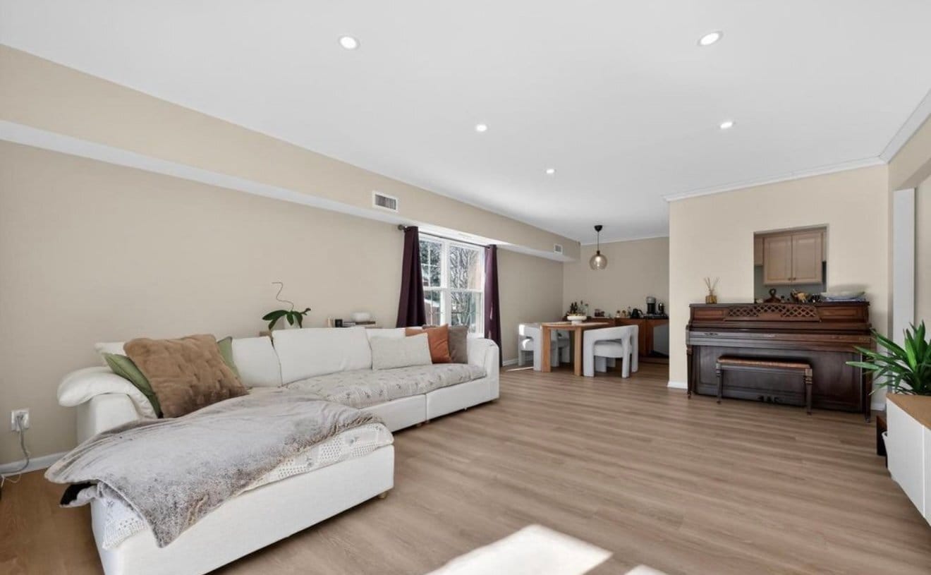 Building Photo - 419 Drummers Ln