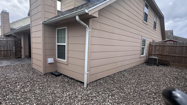 Building Photo - 7202 Mansions Dr