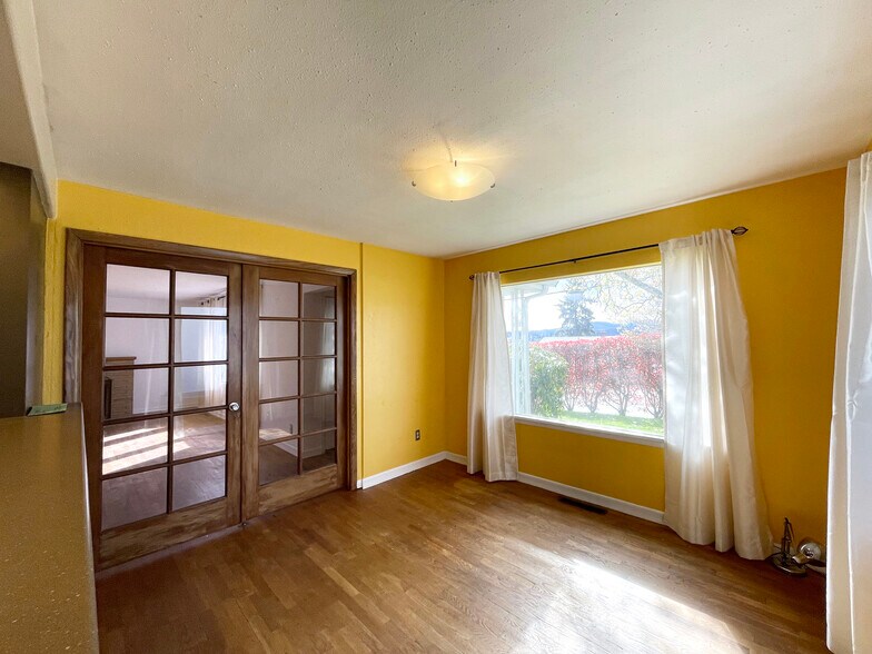 Building Photo - 1616 Perry Ave