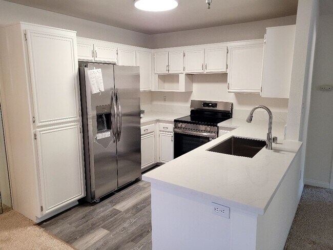 Building Photo - Cute and Cozy 2Br/2Ba second floor Condo in The Summit